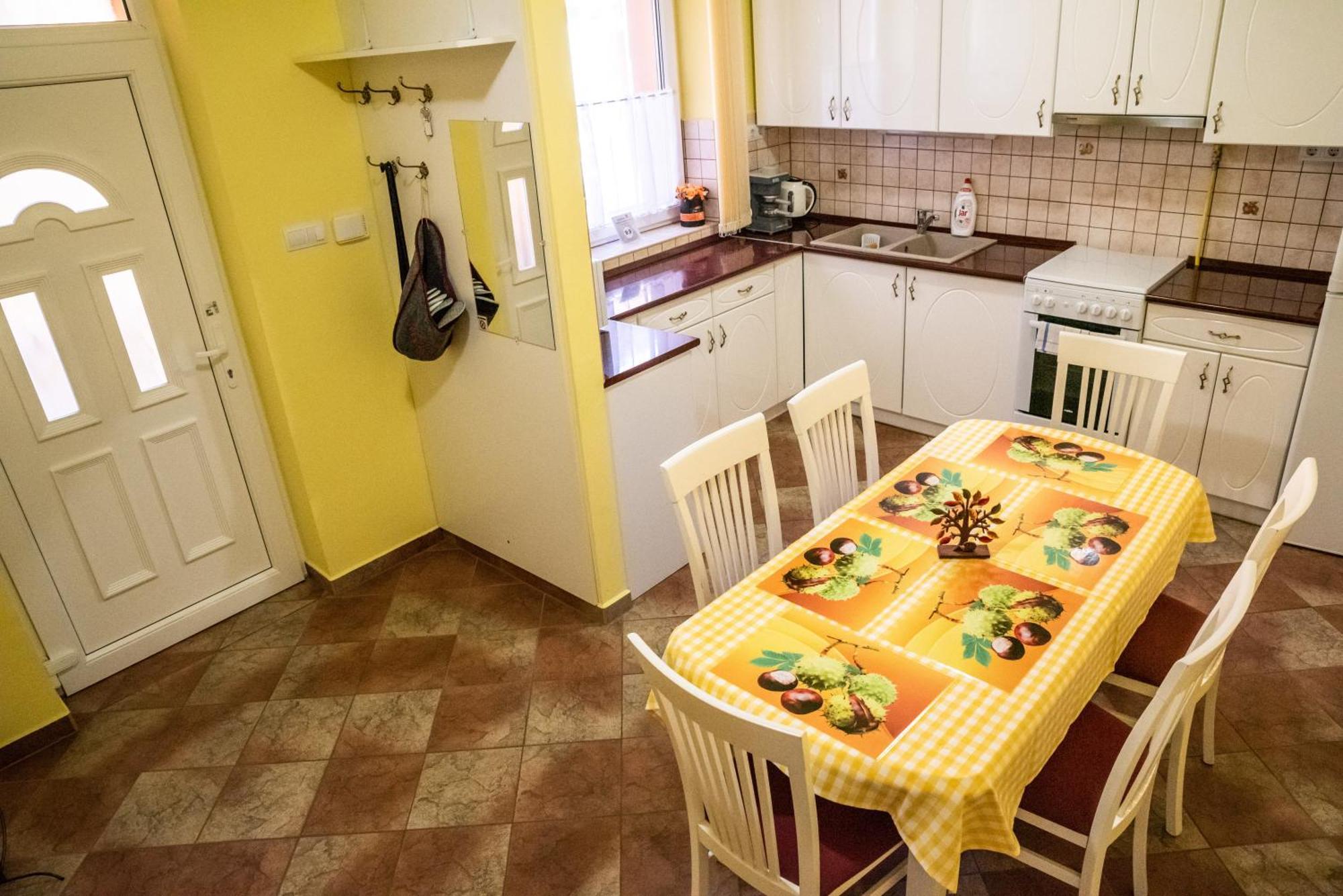 Gesztenye Apartman Makó Eksteriør bilde